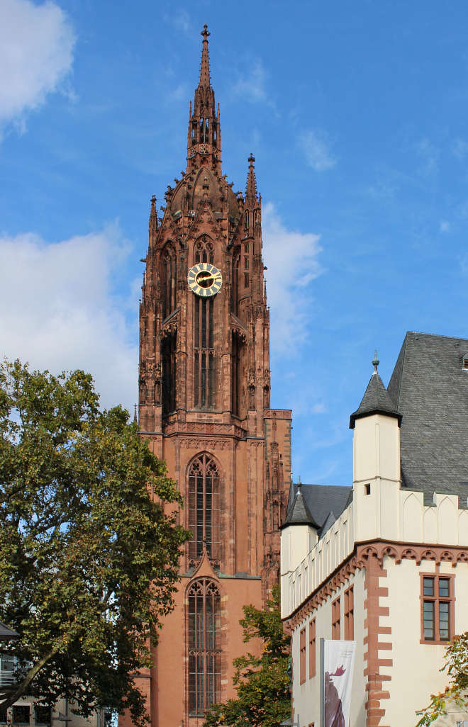 Turm des Doms St. Bartholomäus und Leinwndhaus des Baumeisters Madern Gerthener, 2023.
