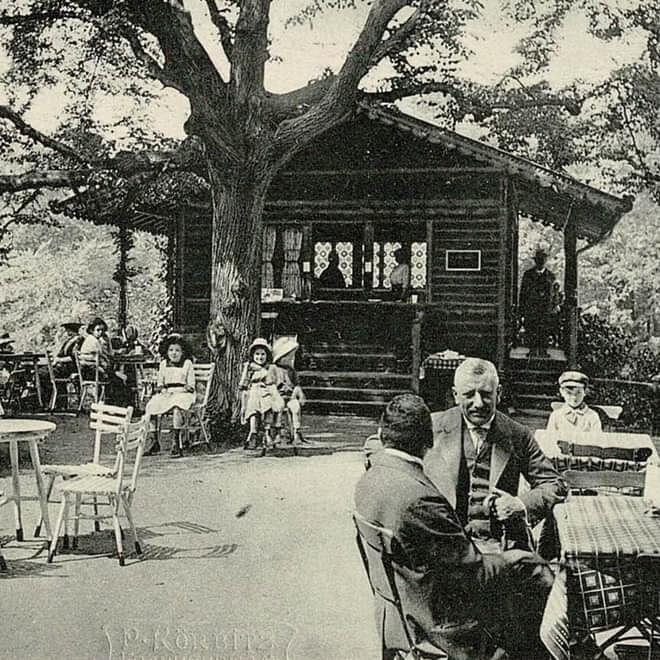 Café Schweizerhäuschen auf der Anhöhe des ehemaligen Junghof-Bollwerks in Frankfurt am Main, 1915.