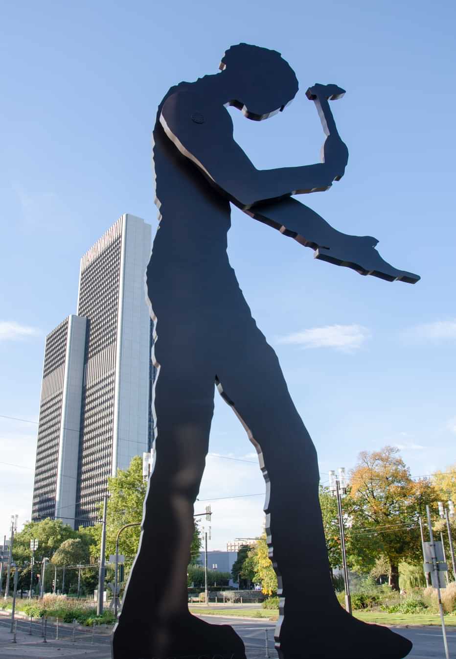 „Hammering Man“ von Jonathan Borofsky in Frankfurt, September 2017.