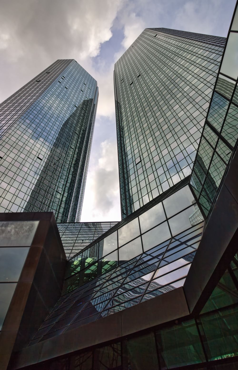 Zwillingstürme Deutsche Bank in der Mainzer Landstraße, 2024.