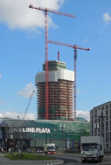 Wohnturm Grand Tower von Westen gesehen, 2018.